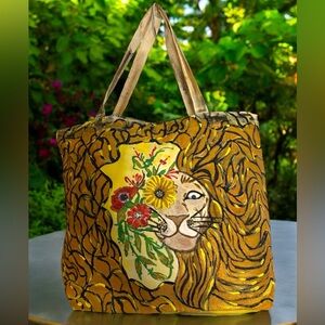 Majestic Roar Tote bag